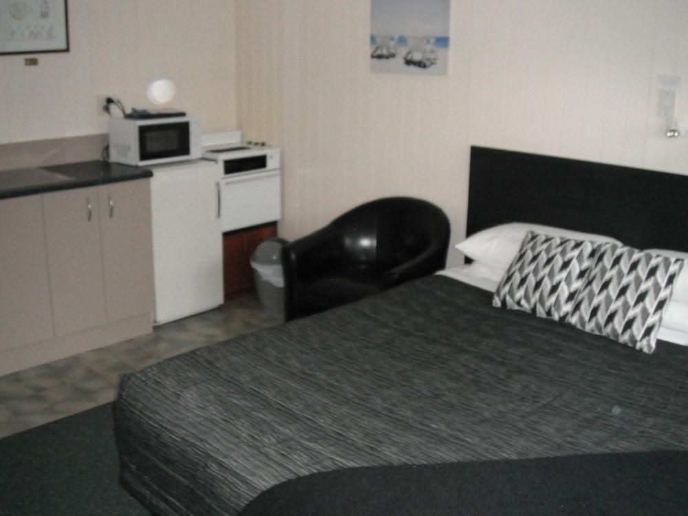 Central Gateway Motel Cromwell Extérieur photo