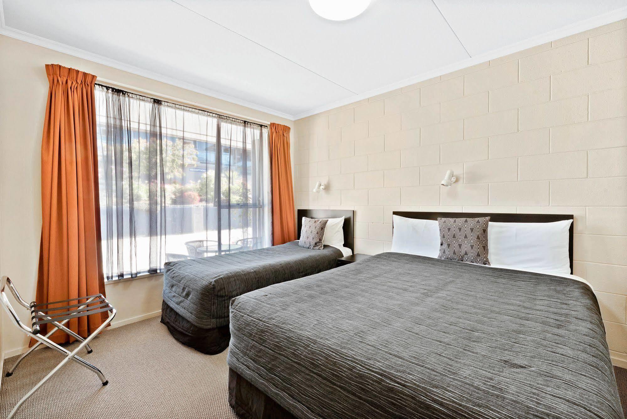 Central Gateway Motel Cromwell Extérieur photo